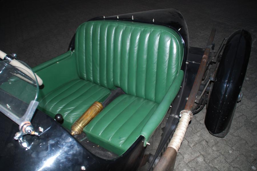 Интерьер Lagonda 16/80 Special 1932 года  (фото 2 из 10)